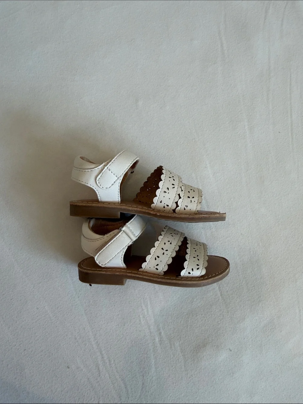Toddler White Scalloped Strap Sandals Size 5
